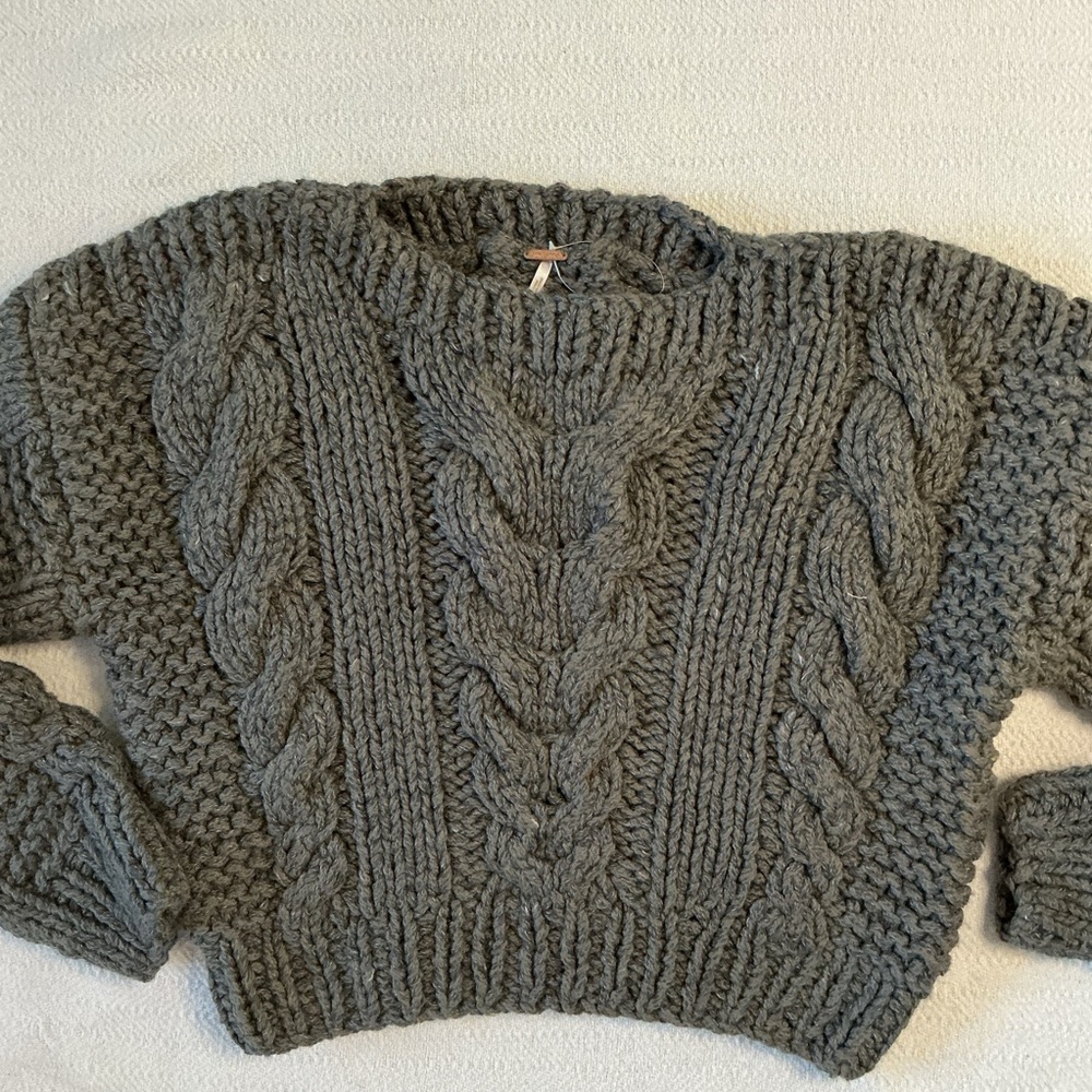 NWT Free People chunky Charcoal Cable Knit Sweater size medium - Picture 3 of 7
